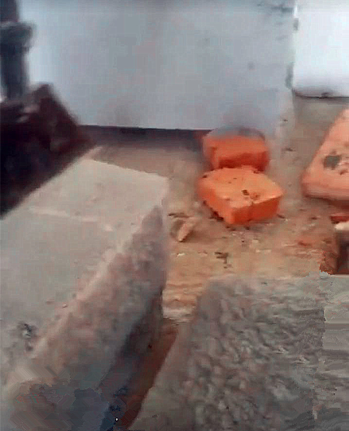 石材專剝離石材后石材橫截面細(xì)節(jié)圖--河北東圣吊索具制造有限公司--小型攪拌機|石材夾具|液壓堆高車|手動叉車 石材專剝離石材后石材橫截面細(xì)節(jié)圖--河北東圣吊索具制造有限公司--小型攪拌機|石材夾具|液壓堆高車|手動叉車