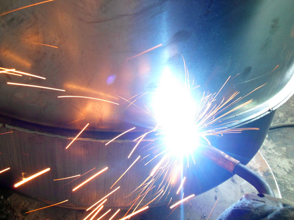 小型攪拌機(jī)焊接車間實況-河北東圣吊索具制造有限公司 小型攪拌機(jī)焊接車間實況-河北東圣吊索具制造有限公司