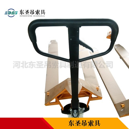 手動(dòng)升高叉車手柄控制部位--河北東圣吊索具制造有限公司--小型攪拌機(jī)|手動(dòng)叉車|液壓堆高車|手動(dòng)叉車 手動(dòng)升高叉車手柄控制部位--河北東圣吊索具制造有限公司--小型攪拌機(jī)|手動(dòng)叉車|液壓堆高車|手動(dòng)叉車